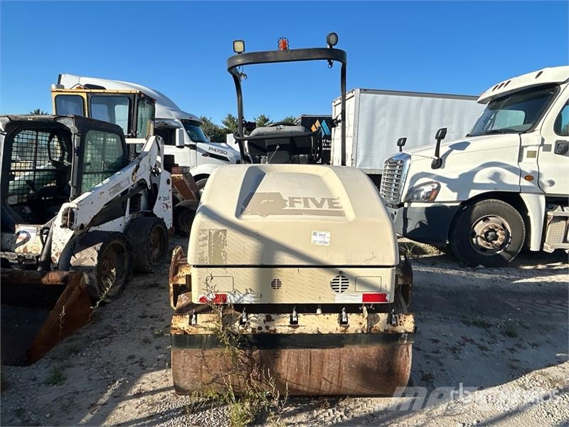 Ingersoll Rand DD-30 Divvalču grunts veltņi