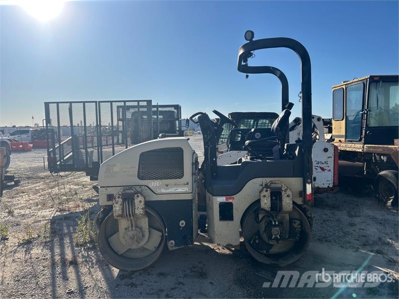 Ingersoll Rand DD-30 Divvalču grunts veltņi