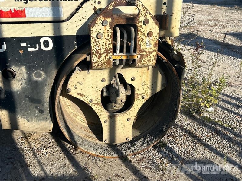 Ingersoll Rand DD-30 Divvalču grunts veltņi