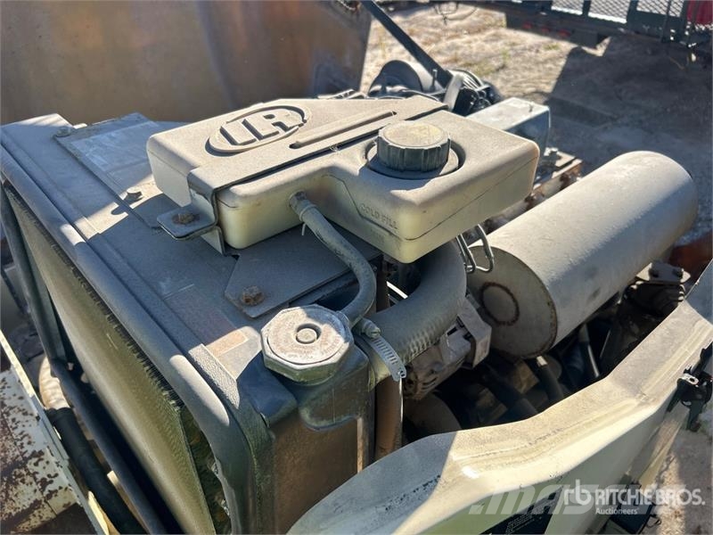 Ingersoll Rand DD-30 Divvalču grunts veltņi
