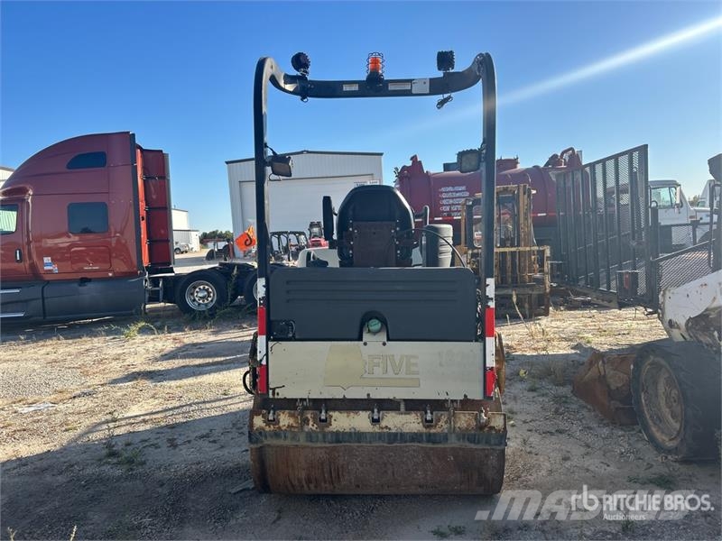 Ingersoll Rand DD-30 Divvalču grunts veltņi