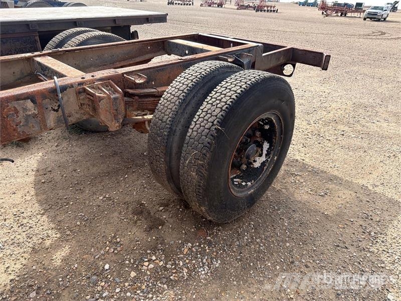 International 1700-A 4x2 Cab and Chassis (Inoperable) Kabīnes un interjers
