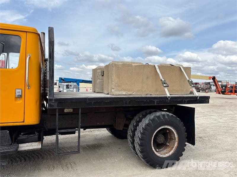 International 1954 4x2 Flatbed Truck 平板式/側卸式卡車
