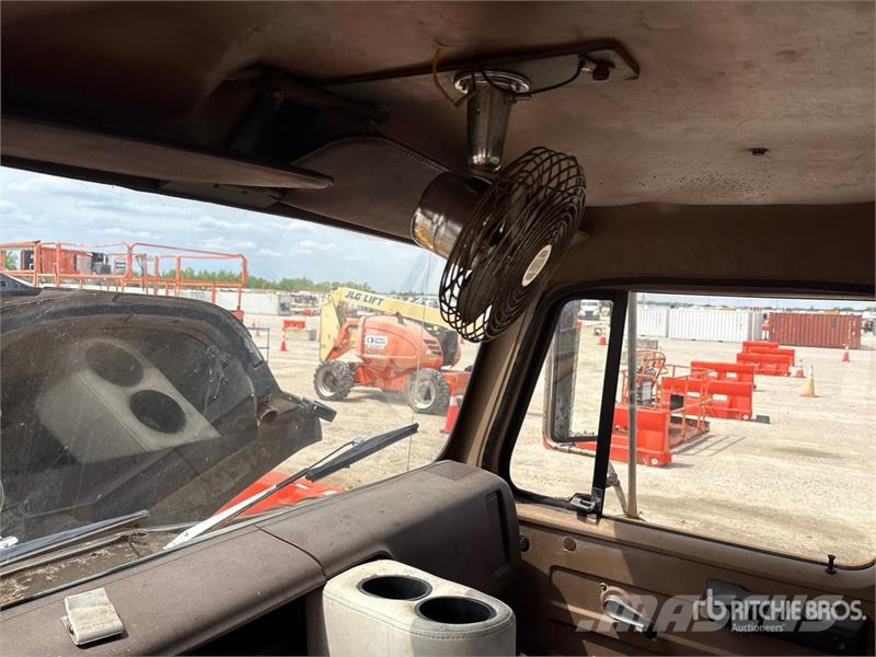 International 1954 4x2 Flatbed Truck Camiones plataforma