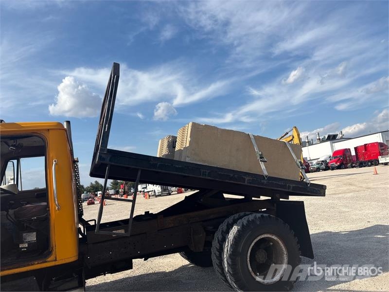 International 1954 4x2 Flatbed Truck Camiones plataforma