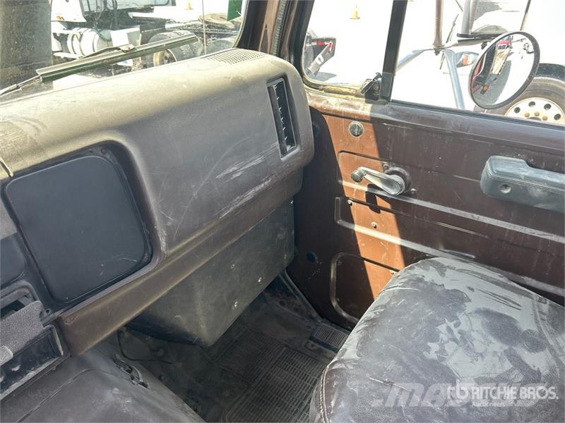 International 1954 4x2 Rollback Truck Vehículos de reciclaje
