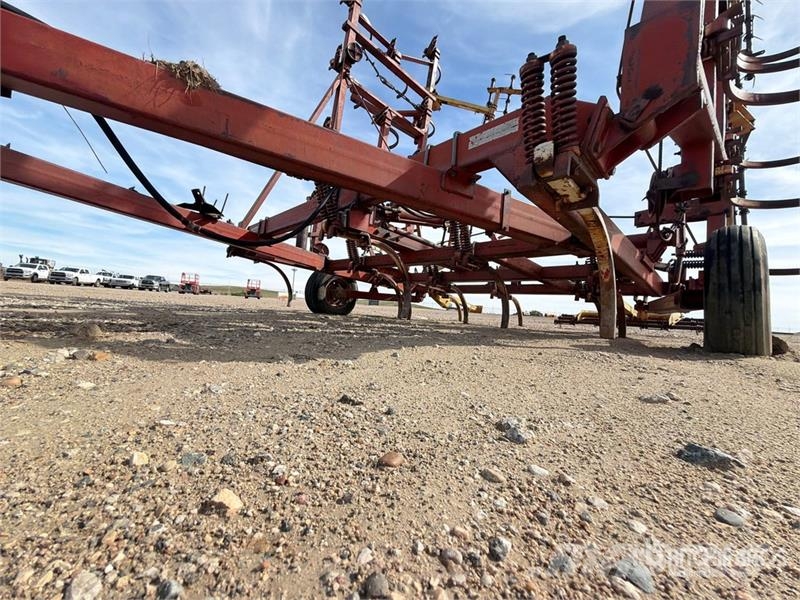 International 35 ft Chisel Plow Grubber