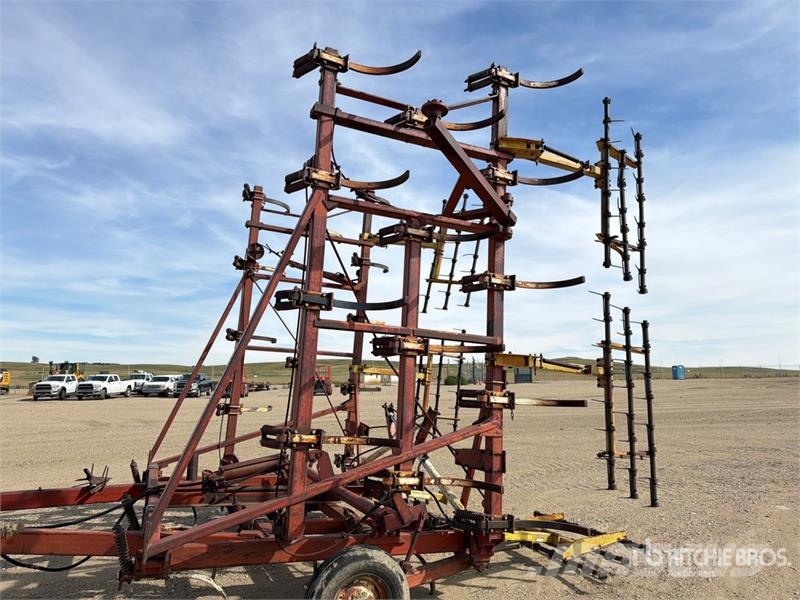 International 35 ft Chisel Plow Grubber