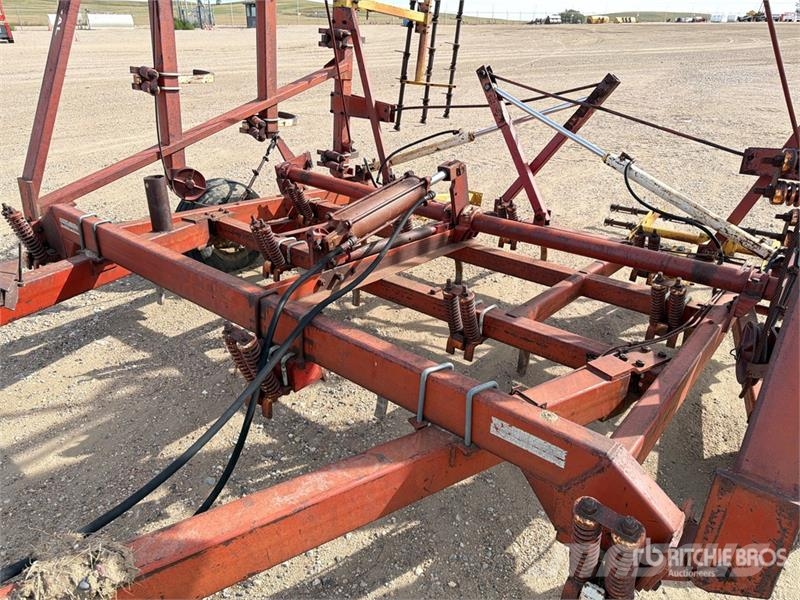 International 35 ft Chisel Plow Grubber