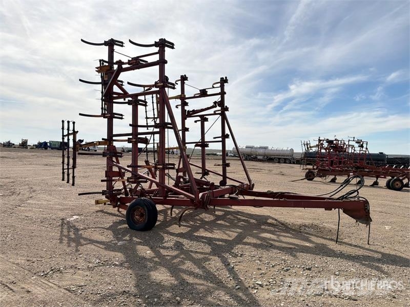 International 35 ft Chisel Plow Grubber