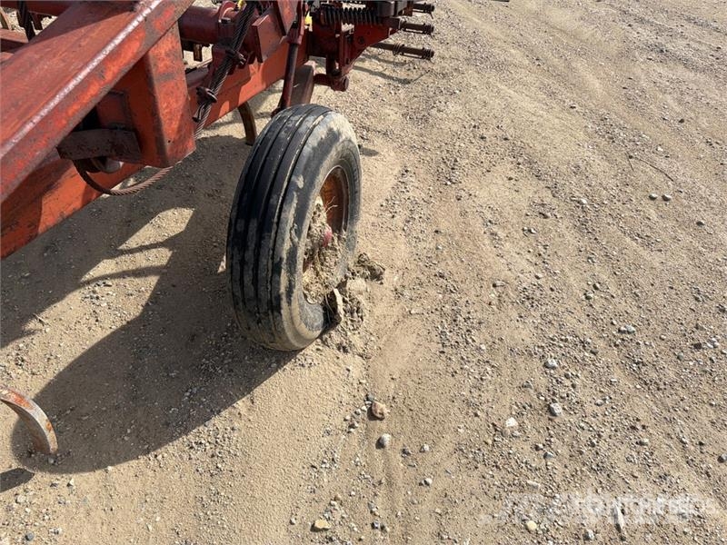 International 35 ft Chisel Plow Grubber