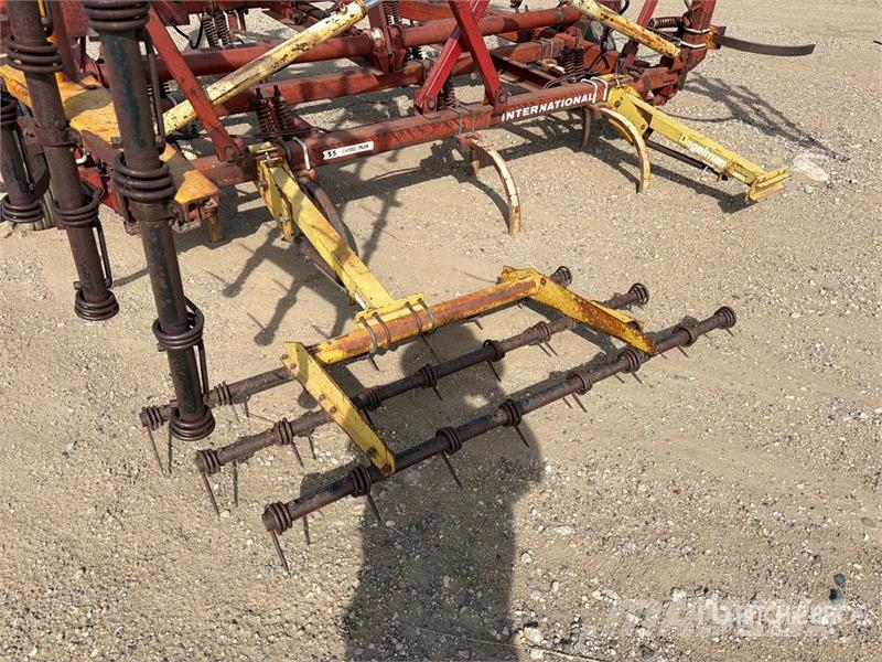 International 35 ft Chisel Plow Grubber