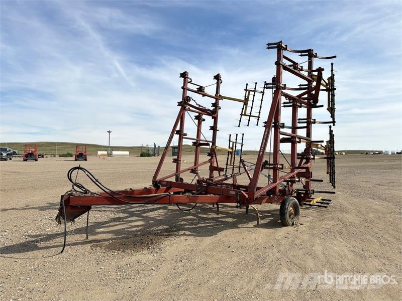International 35 ft Chisel Plow Grubber