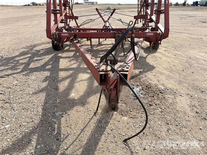 International 35 ft Chisel Plow Grubber