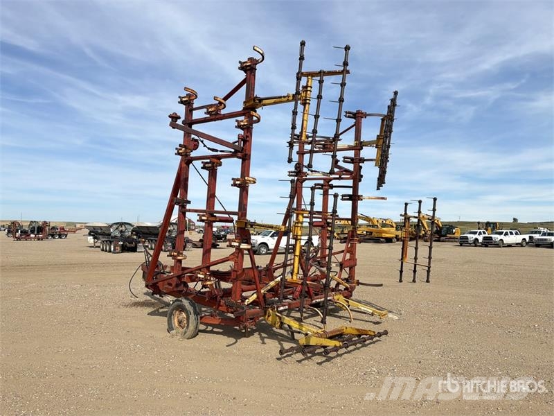 International 35 ft Chisel Plow Grubber