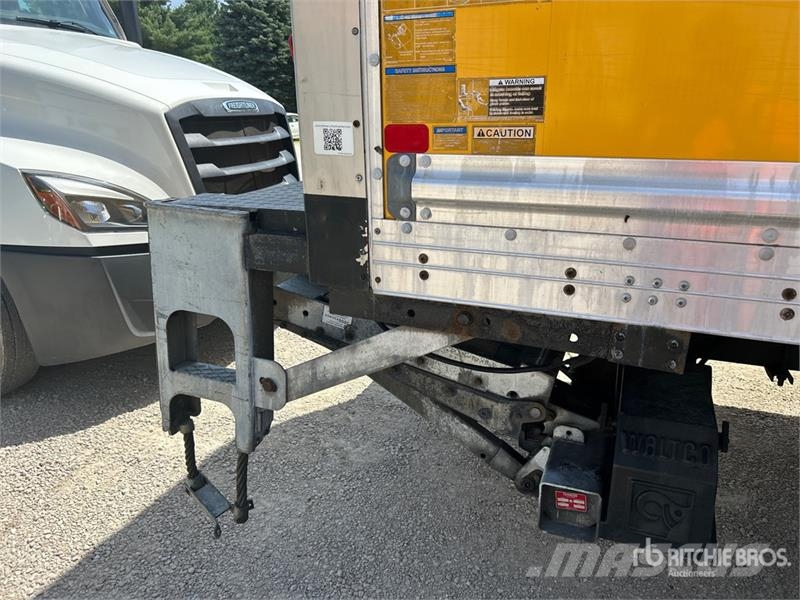 International 4300 Skriňová nadstavba