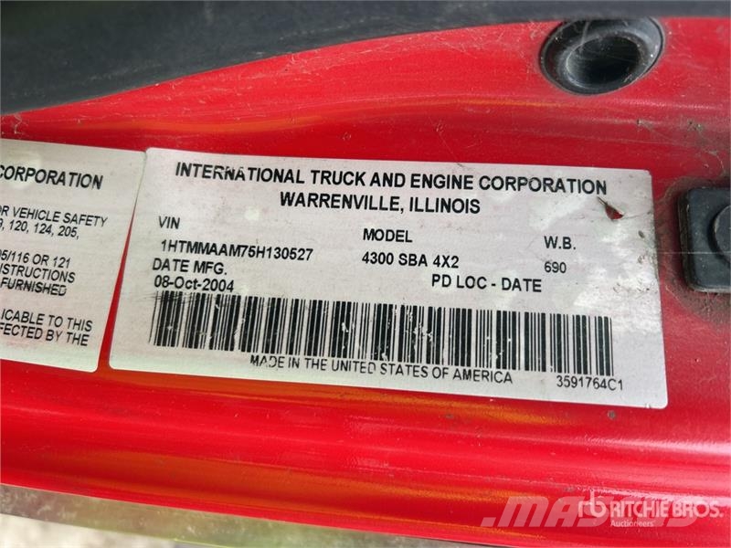 International 4300 Camion cassonati