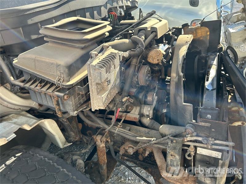 International 4300 Samochody ciężarowe ze skrzynią zamkniętą