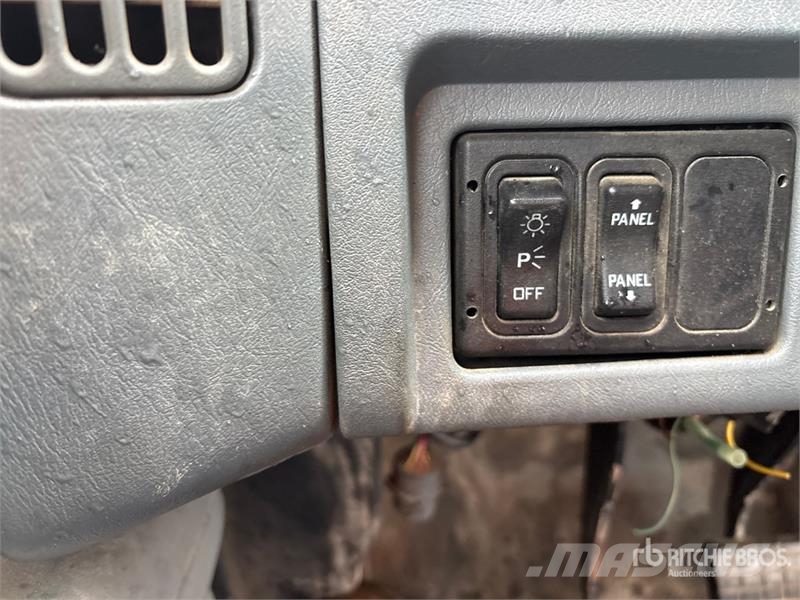International 4300 Flakbilar/Pickuper