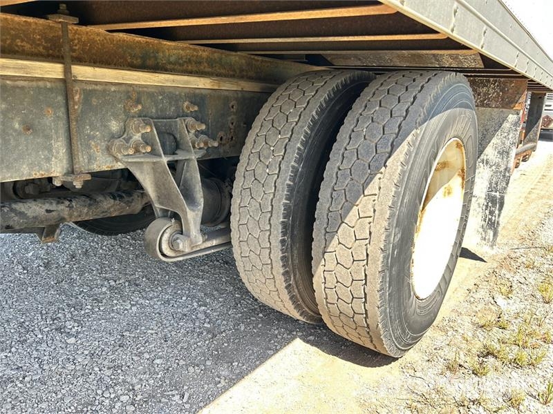 International 4300 Bakwagens met gesloten opbouw