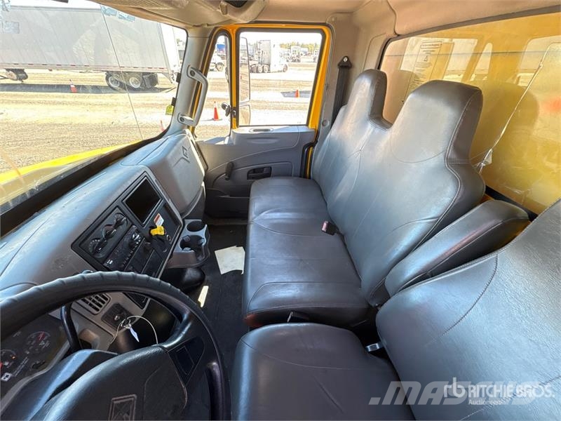 International 4300 ボックスボディー、ウイング、箱車