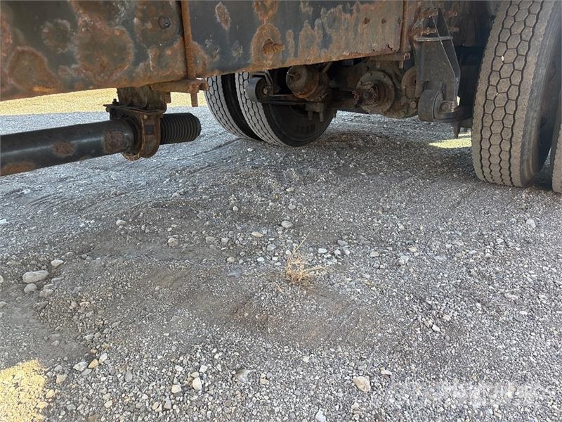 International 4300 شاحنات ذات هيكل صندوقي