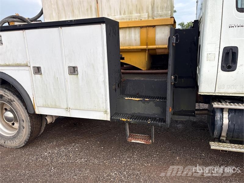 International 4300 Flakbilar/Pickuper