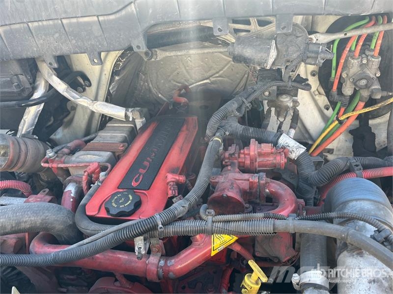 International 4300 冷凍冷蔵車