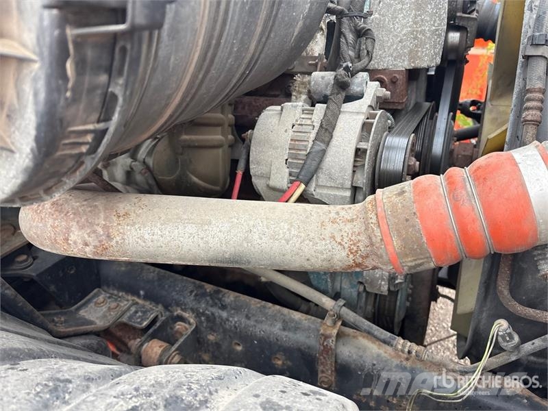 International 4300 Flakbilar/Pickuper