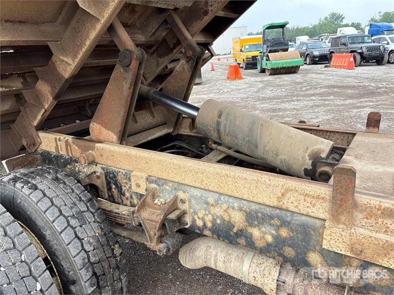 International 4300 Pašizgāzējs