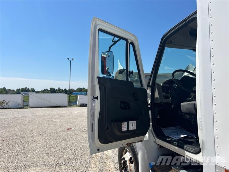 International 4300 Kofferaufbau