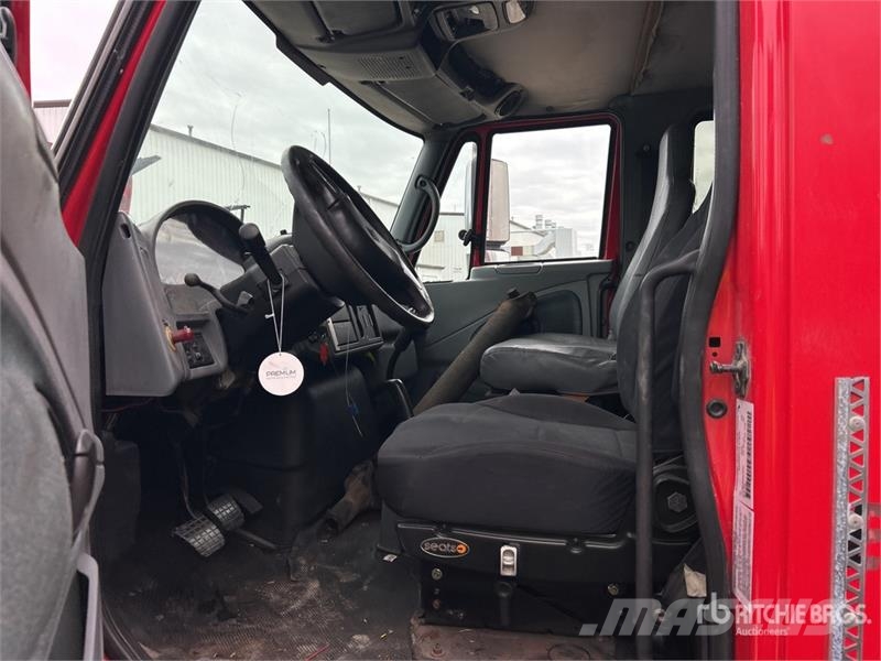 International 4300 Camion cassonati