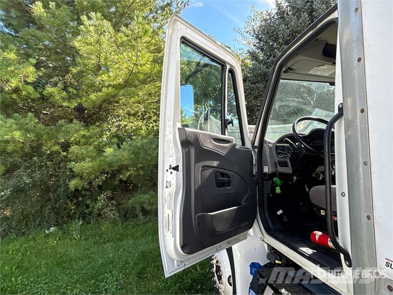 International 4300 탑차 트럭