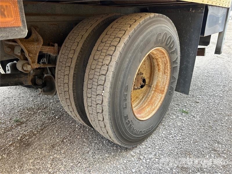 International 4300 Samochody ciężarowe ze skrzynią zamkniętą