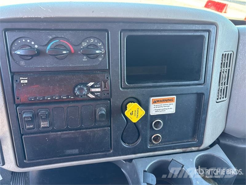 International 4300 ボックスボディー、ウイング、箱車