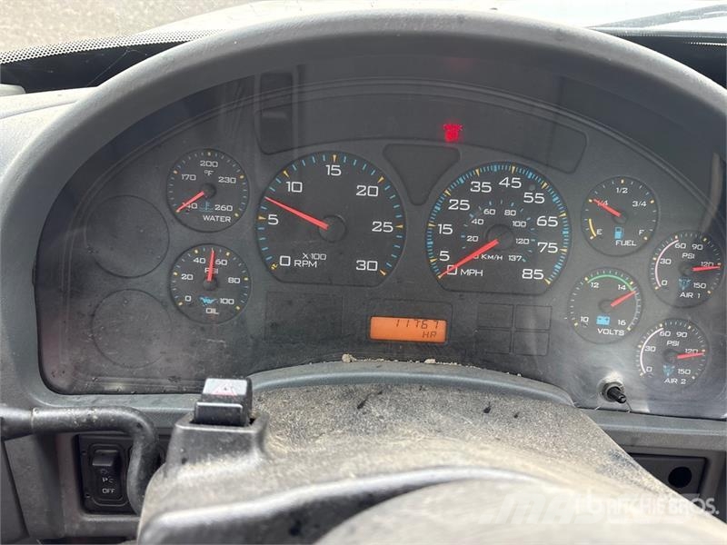 International 4300 Flakbilar/Pickuper