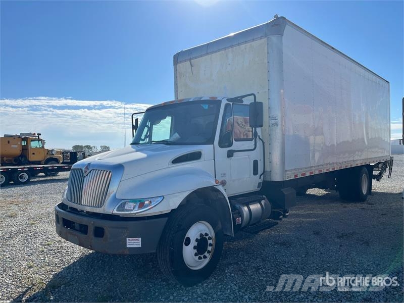 International 4300 冷凍冷蔵車
