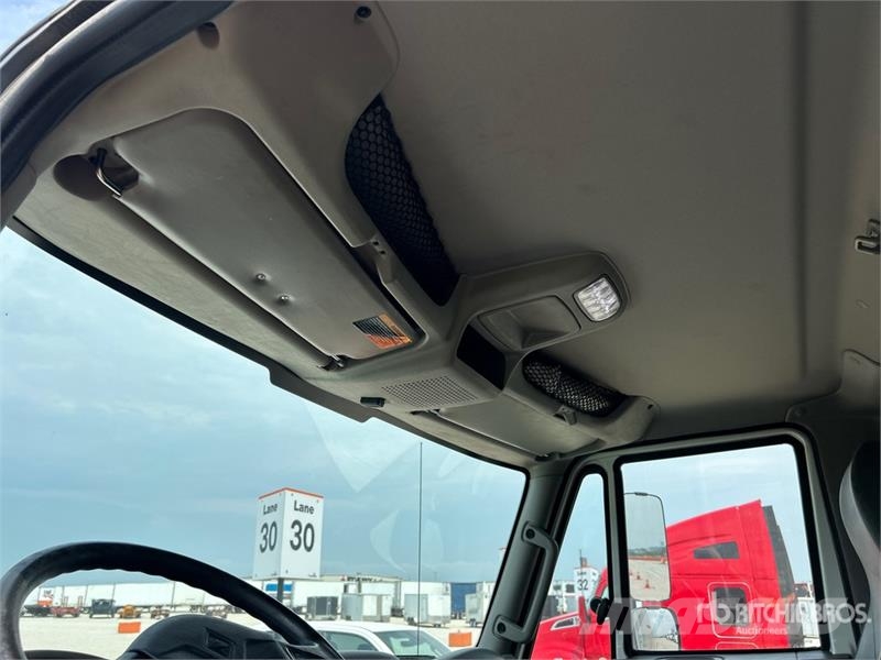 International 4300 Skriňová nadstavba