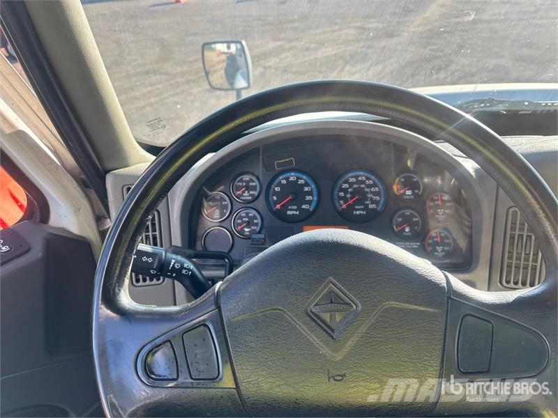 International 4300 Umpikorikuorma-autot