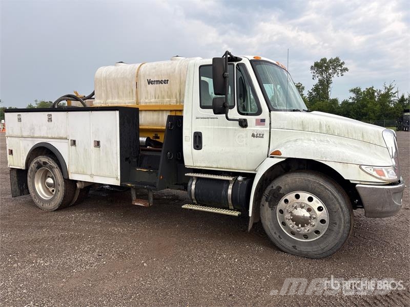International 4300 Flakbilar/Pickuper