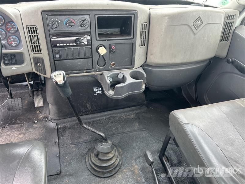 International 4300 Kabíny a interiér