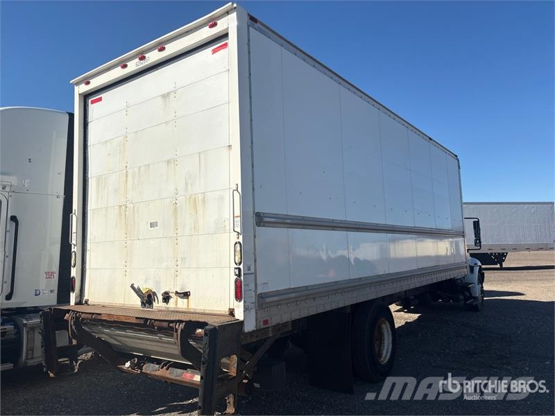 International 4300 شاحنات ذات هيكل صندوقي