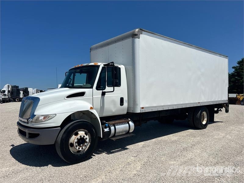 International 4300 Kofferaufbau
