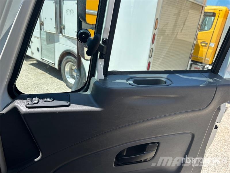 International 4300 Kapali kasa kamyonlar