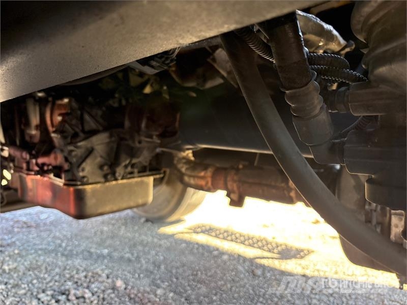 International 4300 ボックスボディー、ウイング、箱車