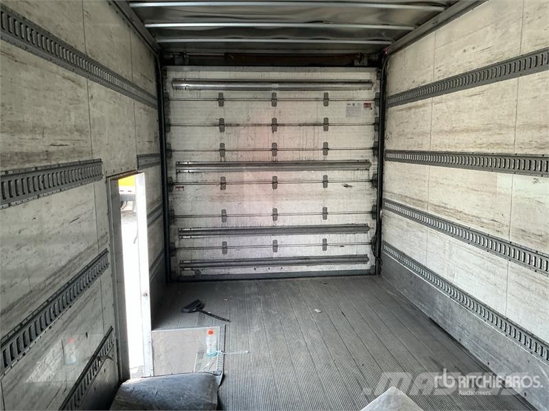 International 4300 Umpikorikuorma-autot