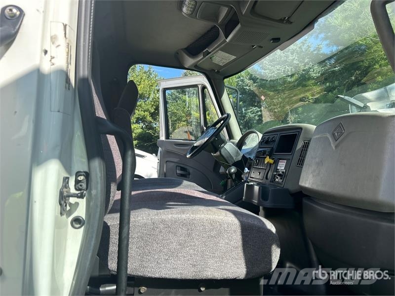 International 4300 탑차 트럭