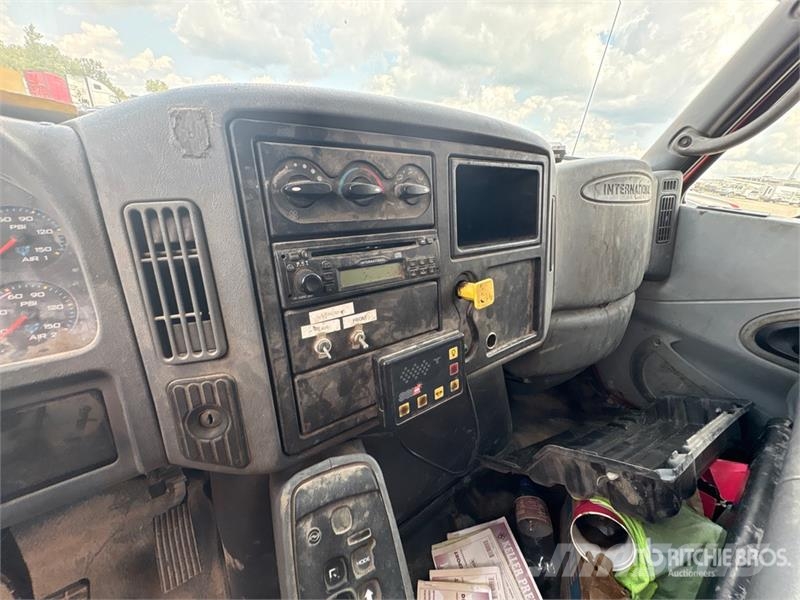 International 4300 Bakwagens met gesloten opbouw