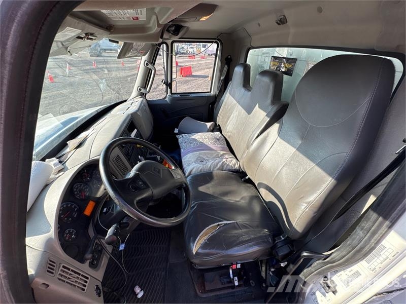 International 4300 Box trucks