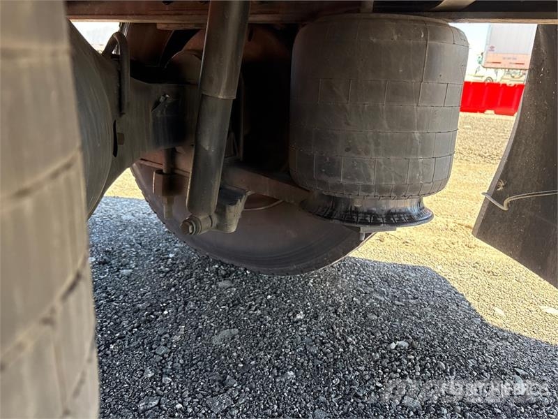 International 4300 ボックスボディー、ウイング、箱車